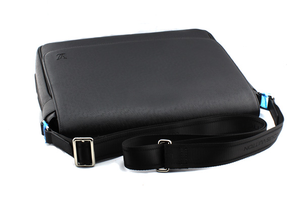Túi Xách Nam Louis Vuitton TXNLV0032 tui deo cheo lv TXNLV00324 510x334 - Túi Xách Nam Louis Vuitton TXNLV0032
