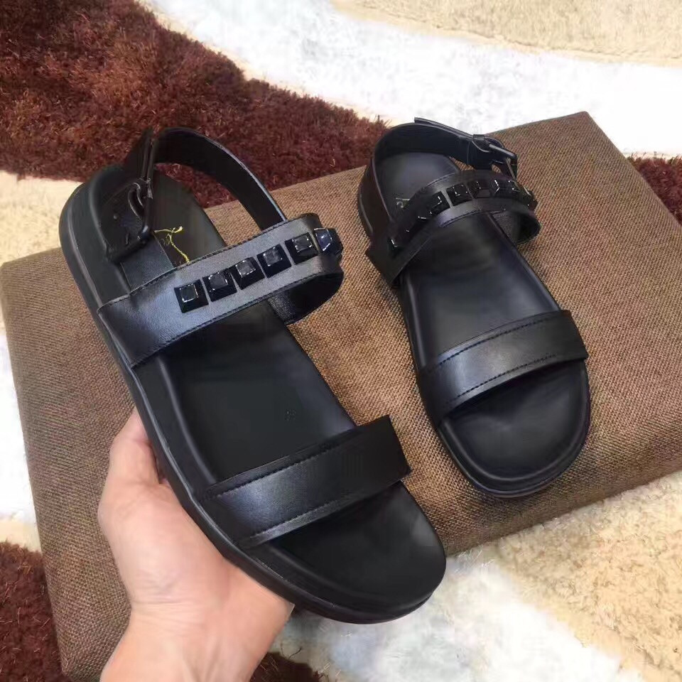 Dép Nam Christian Louboutin Siêu Cấp DNCL0002 dep nam christian louboutin sieu cap dncl0002 5 510x510 - Dép Nam Christian Louboutin Siêu Cấp DNCL0002
