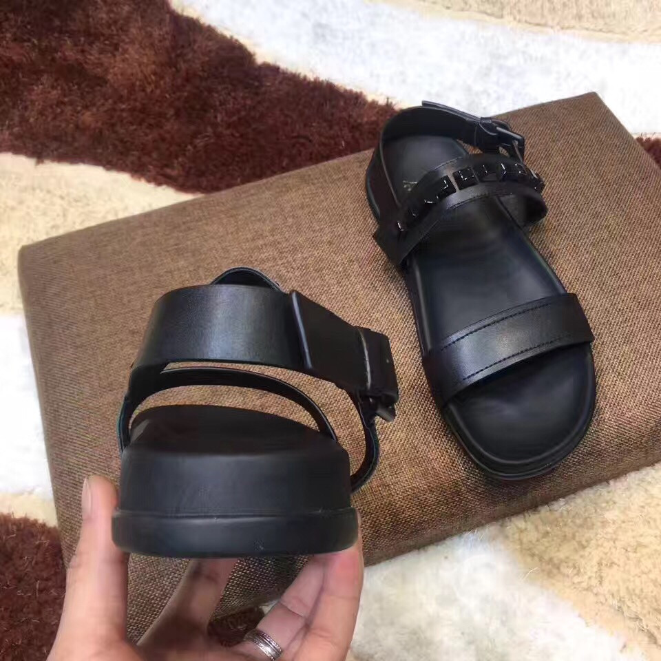 Dép Nam Christian Louboutin Siêu Cấp DNCL0002 dep nam christian louboutin sieu cap dncl0002 7 510x510 - Dép Nam Christian Louboutin Siêu Cấp DNCL0002