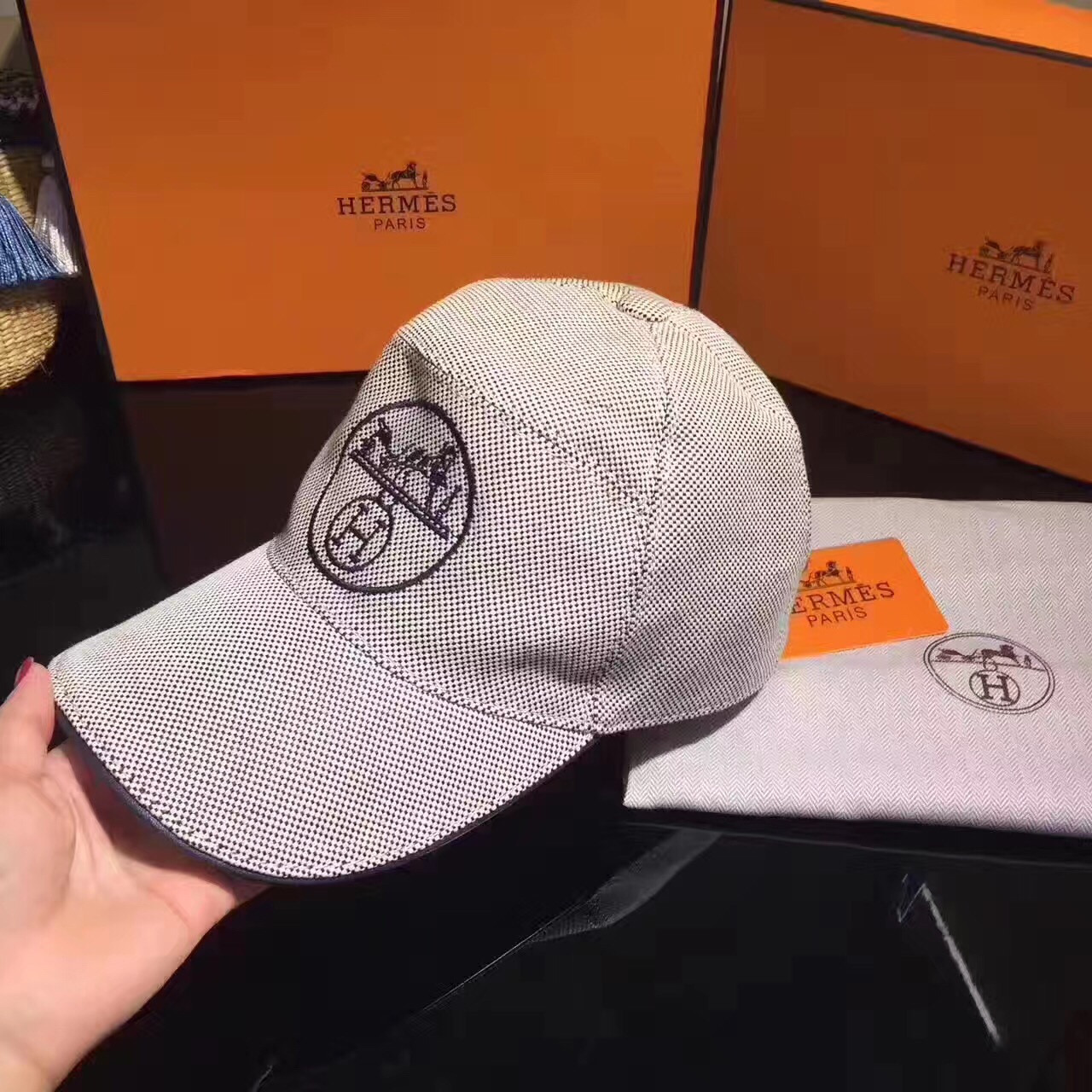 Mũ Nón Lưỡi Trai Nam Hermes Siêu Cấp MNHM0003 mu non luoi nam hermes sieu cap mnhm0003 2 510x510 - Mũ Nón Lưỡi Trai Nam Hermes Siêu Cấp MNHM0003