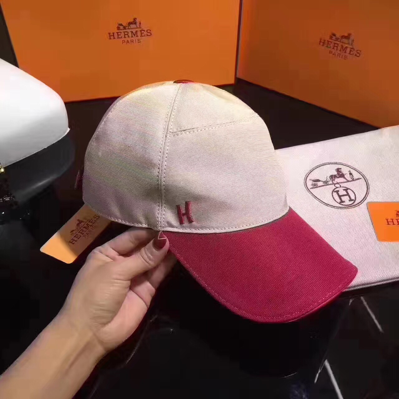 Mũ Nón Lưỡi Trai Nam Hermes Siêu Cấp MNHM0002 mu non luoi trai nam hermes mnhm0002 2 510x510 - Mũ Nón Lưỡi Trai Nam Hermes Siêu Cấp MNHM0002