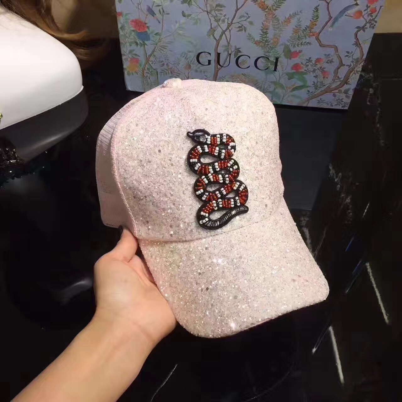 Mũ Nón Nam Gucci Siêu Cấp MNGC0004 mu non nam gucci sieu cap mngc0004 2 510x510 - Mũ Nón Nam Gucci Siêu Cấp MNGC0004