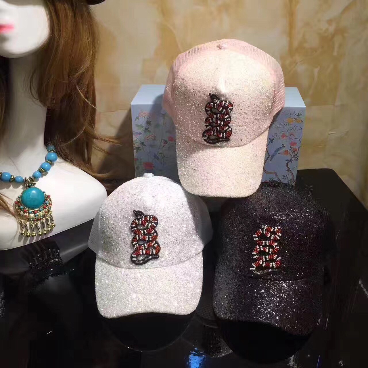 Mũ Nón Nam Gucci Siêu Cấp MNGC0004 mu non nam gucci sieu cap mngc0004 4 510x510 - Mũ Nón Nam Gucci Siêu Cấp MNGC0004