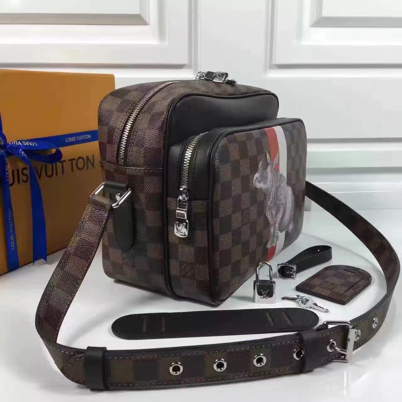 Túi Xách Nam Louis Vuitton Siêu Cấp TXNLV0044 tui xach Louis vuitton Damier canvas NIL PM bag N42704 txlv1331 510x510 - Túi Xách Nam Louis Vuitton Siêu Cấp TXNLV0044