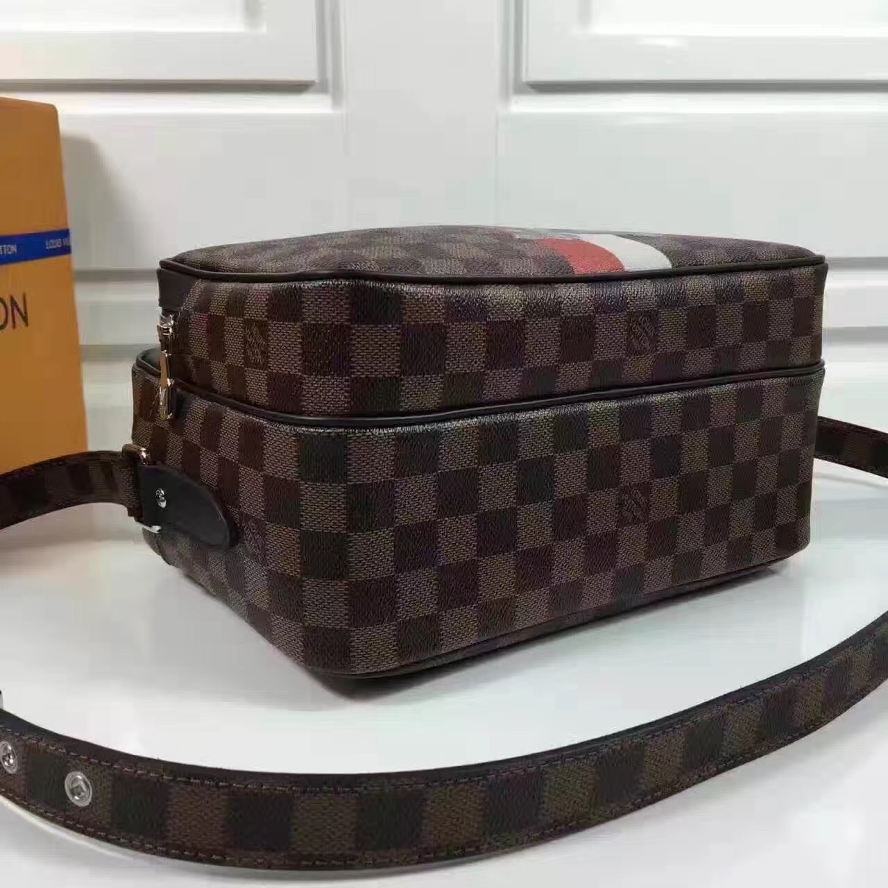 Túi Xách Nam Louis Vuitton Siêu Cấp TXNLV0044 tui xach Louis vuitton Damier canvas NIL PM bag N42704 txlv1334 510x510 - Túi Xách Nam Louis Vuitton Siêu Cấp TXNLV0044