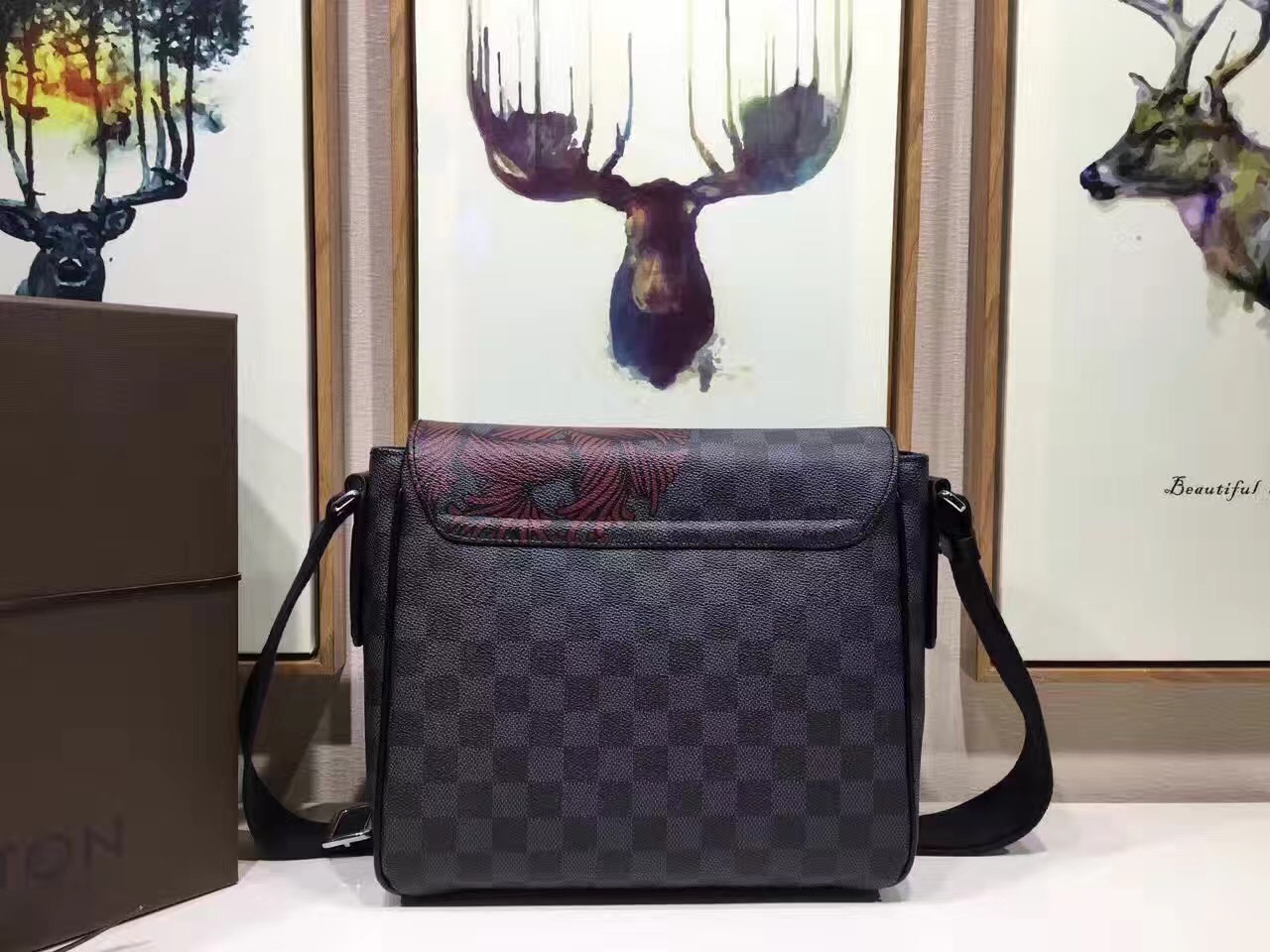Túi Xách Nam Louis Vuitton Siêu Cấp TXNLV0045 tui xach Louis vuitton canvas DISTRICT PM M41714 txlv1581 510x383 - Túi Xách Nam Louis Vuitton Siêu Cấp TXNLV0045