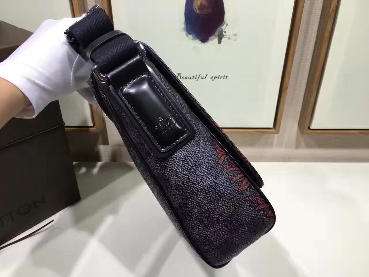 Túi Xách Nam Louis Vuitton Siêu Cấp TXNLV0045 tui xach Louis vuitton canvas DISTRICT PM M41714 txlv1582 510x383 - Túi Xách Nam Louis Vuitton Siêu Cấp TXNLV0045