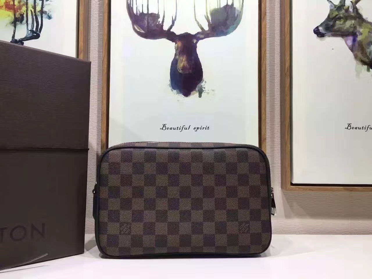 Túi Xách Nam Louis Vuitton Siêu Cấp TXNLV0046 tui xach Louis vuitton canvas Kasai Clutch mans bag N41663 txlv1611 510x383 - Túi Xách Nam Louis Vuitton Siêu Cấp TXNLV0046