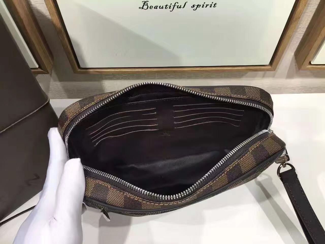 Túi Xách Nam Louis Vuitton Siêu Cấp TXNLV0046 tui xach Louis vuitton canvas Kasai Clutch mans bag N41663 txlv1615 510x383 - Túi Xách Nam Louis Vuitton Siêu Cấp TXNLV0046