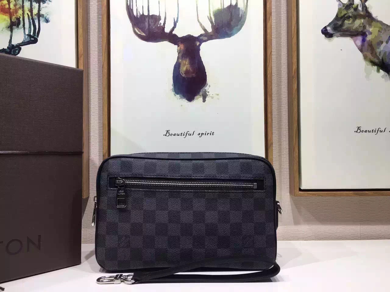 Túi Xách Nam Louis Vuitton Siêu Cấp TXNLV0047 tui xach Louis vuitton canvas Kasai Clutch mans bag N41664 txlv162 510x383 - Túi Xách Nam Louis Vuitton Siêu Cấp TXNLV0047