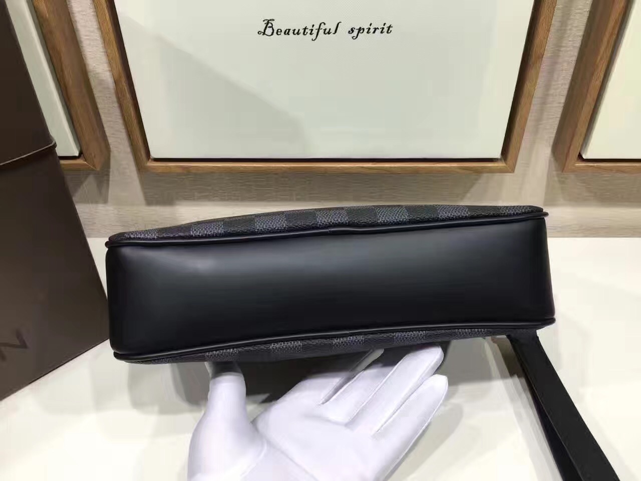 Túi Xách Nam Louis Vuitton Siêu Cấp TXNLV0047 tui xach Louis vuitton canvas Kasai Clutch mans bag N41664 txlv1623 510x383 - Túi Xách Nam Louis Vuitton Siêu Cấp TXNLV0047