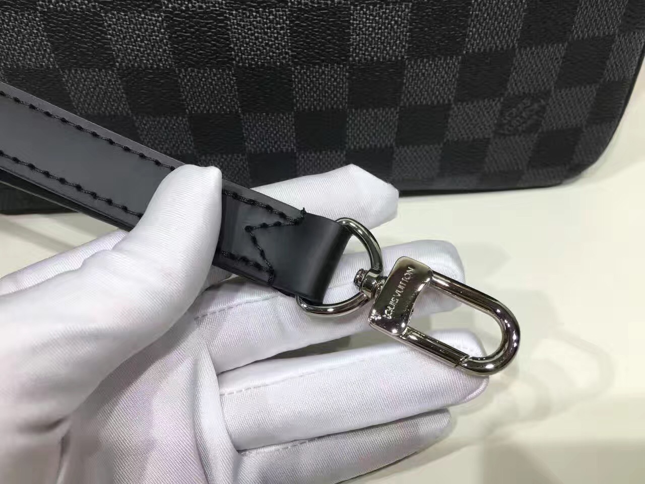 Túi Xách Nam Louis Vuitton Siêu Cấp TXNLV0047 tui xach Louis vuitton canvas Kasai Clutch mans bag N41664 txlv1625 510x383 - Túi Xách Nam Louis Vuitton Siêu Cấp TXNLV0047