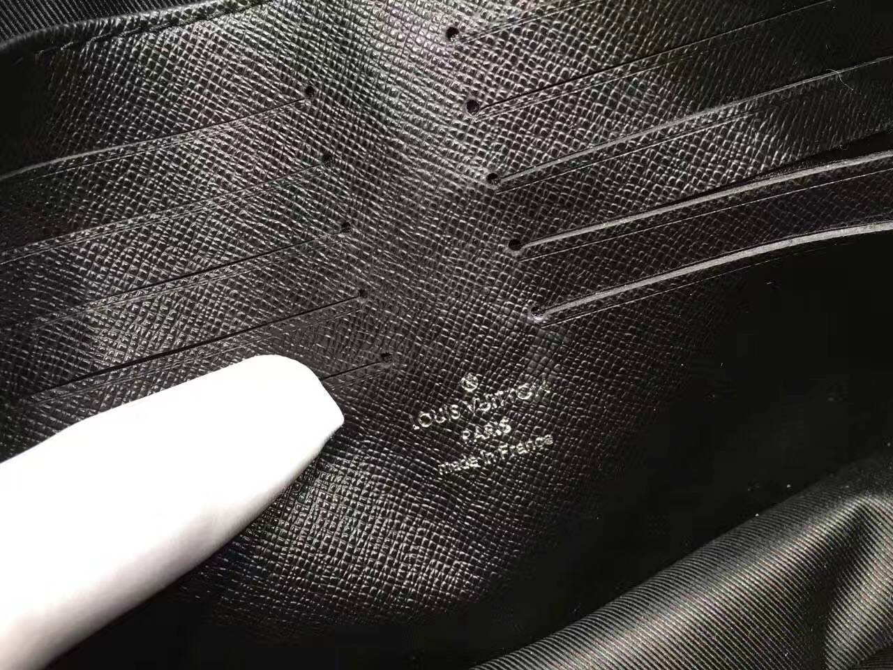 Túi Xách Nam Louis Vuitton Siêu Cấp TXNLV0047 tui xach Louis vuitton canvas Kasai Clutch mans bag N41664 txlv1628 510x383 - Túi Xách Nam Louis Vuitton Siêu Cấp TXNLV0047