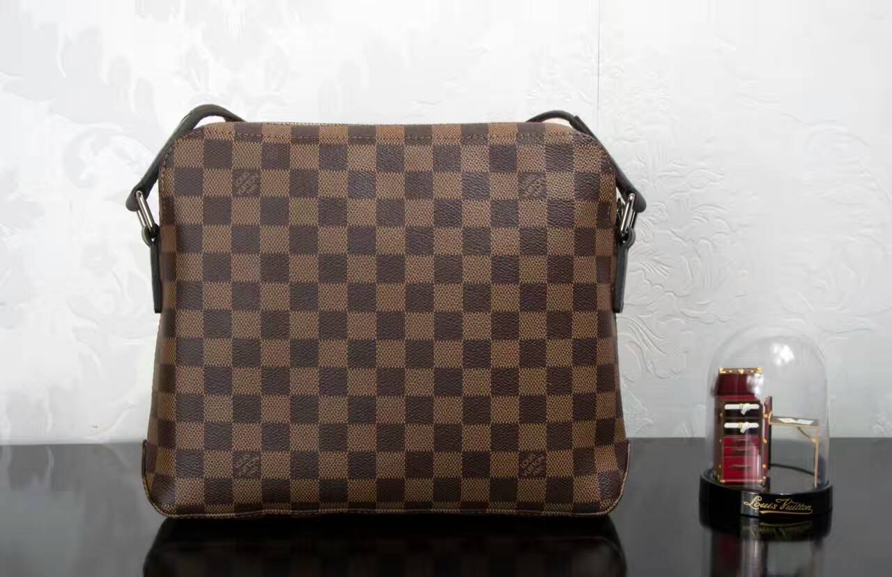 Túi Xách Nam Louis Vuitton Siêu Cấp TXNLV0040 tui xach Louis vuitton damier ebene jake messenger N41568 txlv0542 510x330 - Túi Xách Nam Louis Vuitton Siêu Cấp TXNLV0040