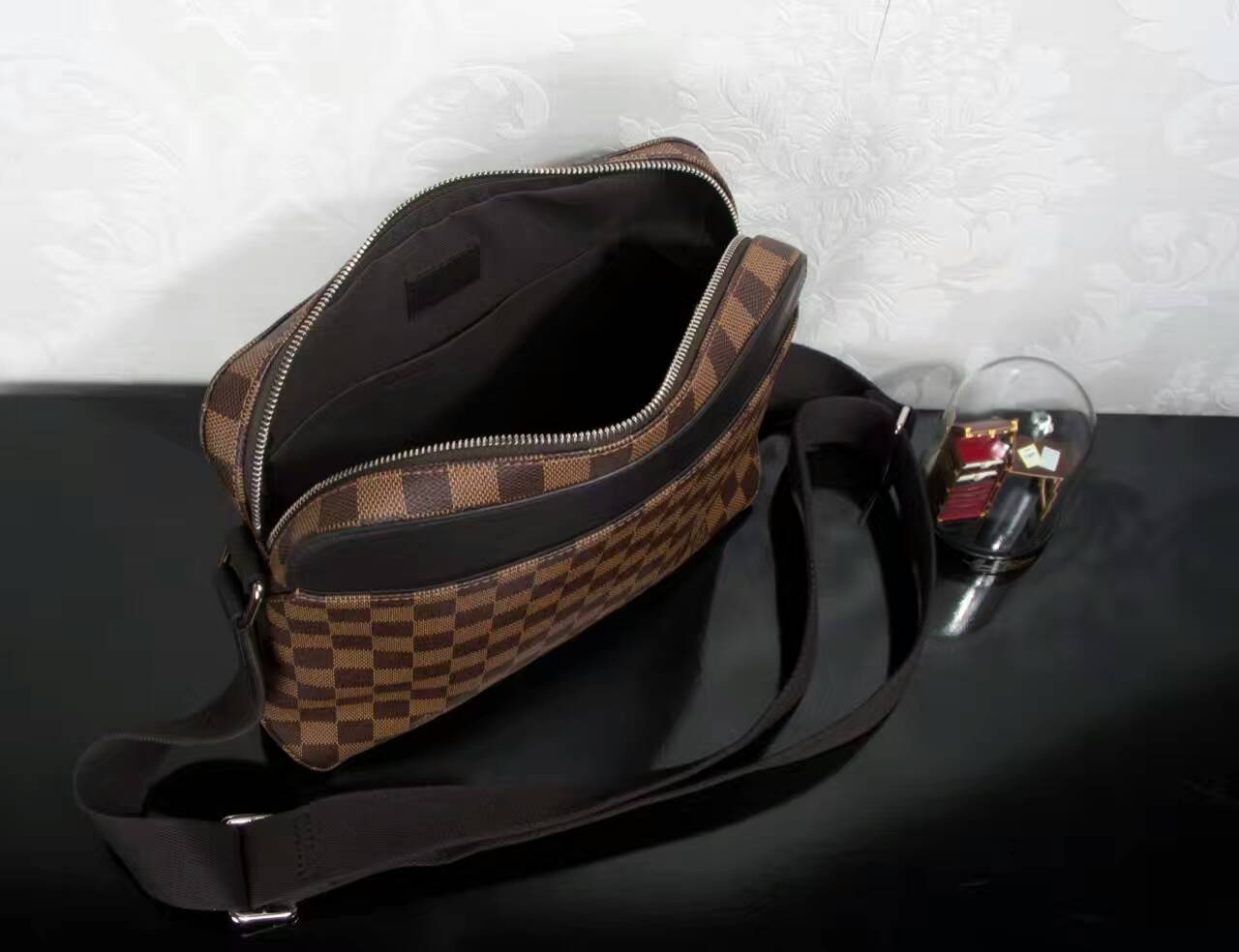 Túi Xách Nam Louis Vuitton Siêu Cấp TXNLV0040 tui xach Louis vuitton damier ebene jake messenger N41568 txlv0543 510x392 - Túi Xách Nam Louis Vuitton Siêu Cấp TXNLV0040