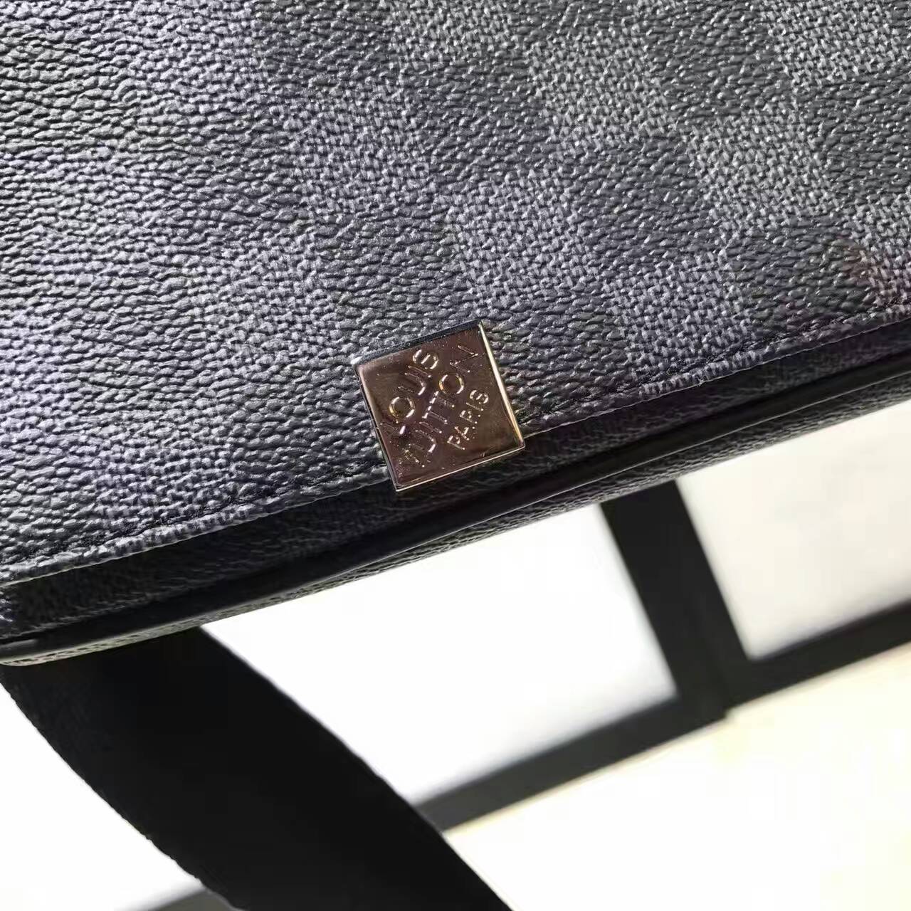 Túi Xách Nam Louis Vuitton Siêu Cấp TXNLV0043 tui xach Louis vuitton damier graphite district Pm N41030 txlv1141 510x510 - Túi Xách Nam Louis Vuitton Siêu Cấp TXNLV0043