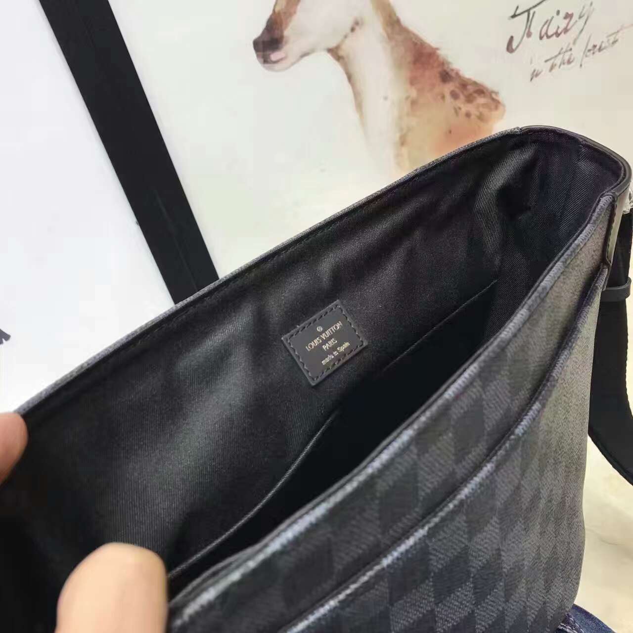 Túi Xách Nam Louis Vuitton Siêu Cấp TXNLV0043 tui xach Louis vuitton damier graphite district Pm N41030 txlv1145 510x510 - Túi Xách Nam Louis Vuitton Siêu Cấp TXNLV0043