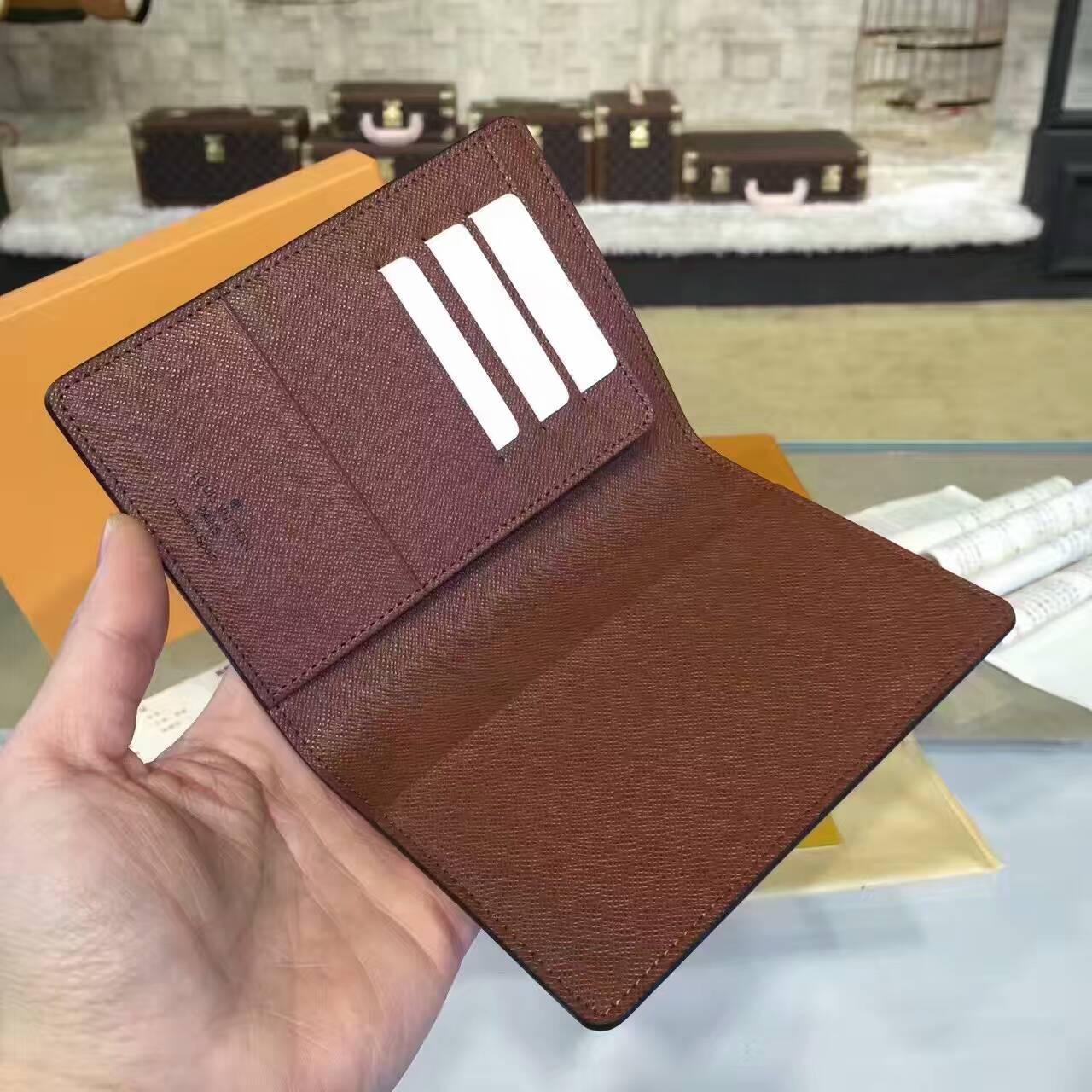 Ví Nam Louis Vuitton Siêu Cấp VNLV0022 tui xach Louis vuitton monogram passport cover wallet M60181 txlv0483 510x510 - Ví Nam Louis Vuitton Siêu Cấp VNLV0022