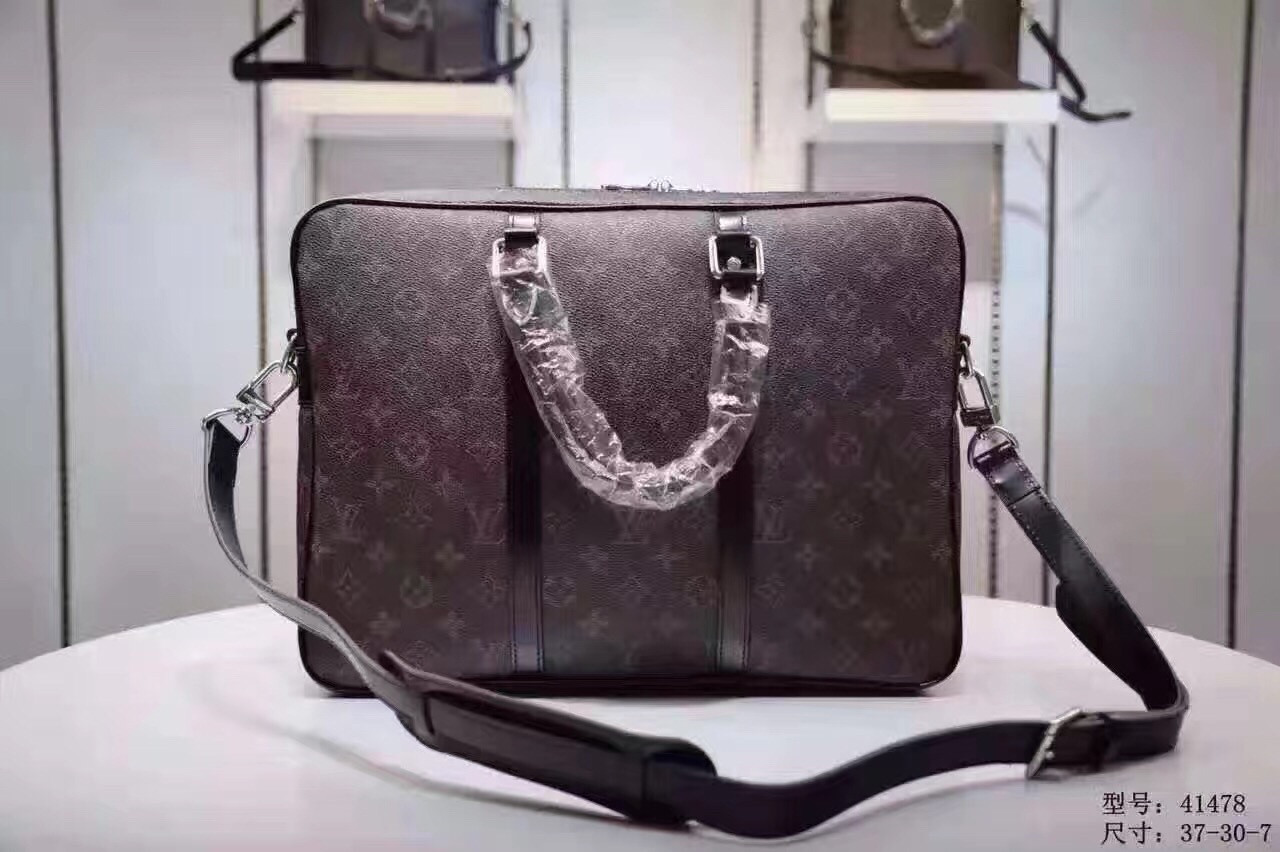Túi Xách Nam Louis Vuitton TXNLV0033 tui xach nam lv txnlv0033 3 510x339 - Túi Xách Nam Louis Vuitton TXNLV0033