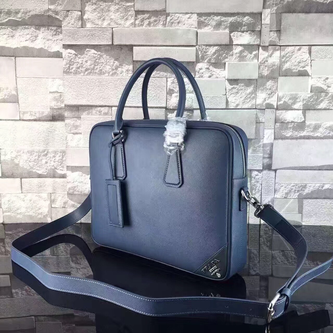Túi Xách Nam Prada Siêu Cấp TXNPD0008 tui xach nam prada sieu cap txnpd0008 510x510 - Túi Xách Nam Prada Siêu Cấp TXNPD0008