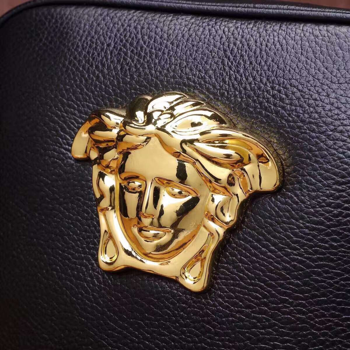 Túi Xách Nam Hàng Hiệu Versace TXNVS0002 tui xach nam versace txnvs0002 2 510x510 - Túi Xách Nam Hàng Hiệu Versace TXNVS0002