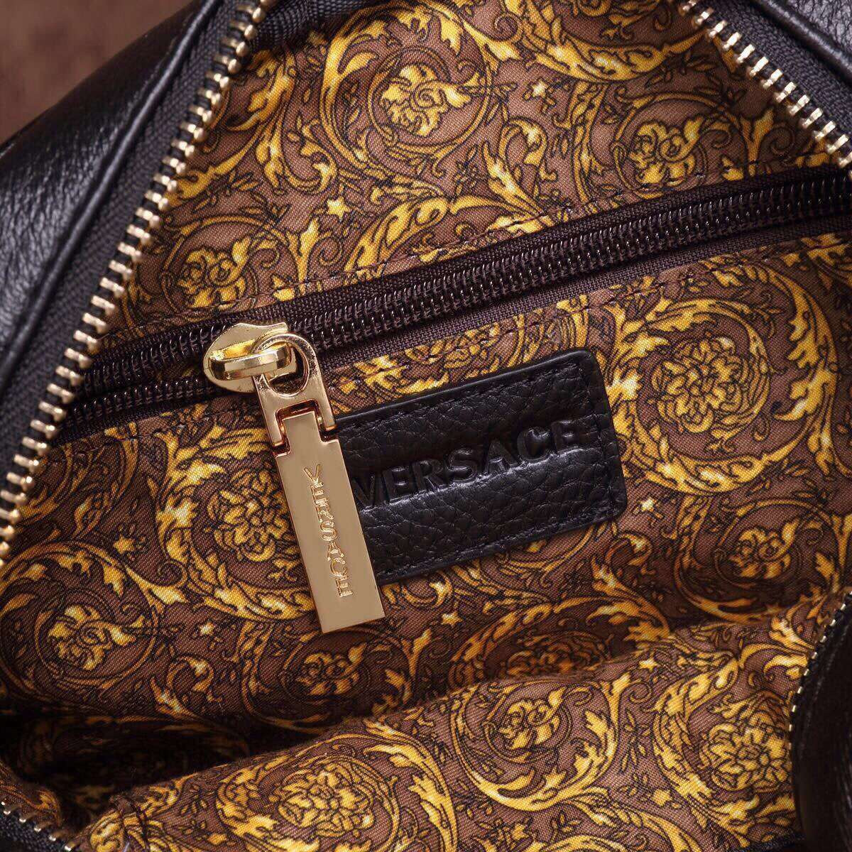 Túi Xách Nam Hàng Hiệu Versace TXNVS0002 tui xach nam versace txnvs0002 7 510x510 - Túi Xách Nam Hàng Hiệu Versace TXNVS0002