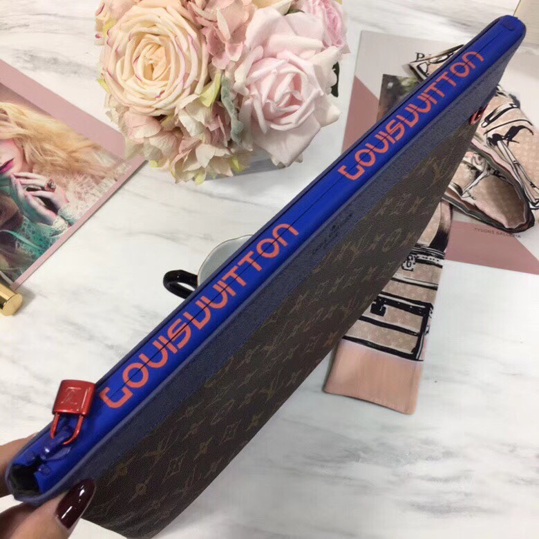 Túi Xách Nam Louis Vuitton Siêu Cấp TXNLV0060 z1024277862017 7c61f26fe4459fc1c528c2bc003733ab 510x510 - Túi Xách Nam Louis Vuitton Siêu Cấp TXNLV0060