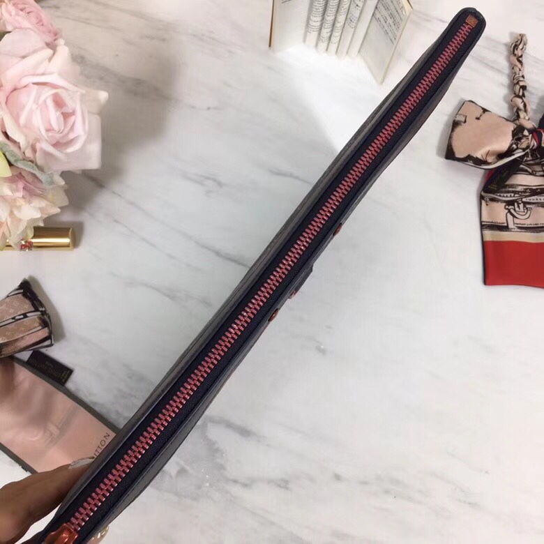 Túi Xách Nam Louis Vuitton Siêu Cấp TXNLV0059 z1024277935822 c6b55ca85968d2bd4f1a560c21e7e03f 510x510 - Túi Xách Nam Louis Vuitton Siêu Cấp TXNLV0059