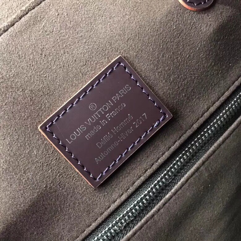 Túi Xách Nam Louis Vuitton Siêu Cấp TXNLV0068 z1068532877400 4f38b2cc13d6b7d4368451afd0987cbf 510x510 - Túi Xách Nam Louis Vuitton Siêu Cấp TXNLV0068