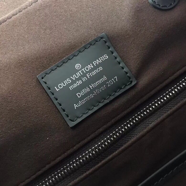 Túi Xách Nam Louis Vuitton Siêu Cấp TXNLV0067 z1068532877511 bdaf6bedeb2e539742ff4161ba3afcf7 510x510 - Túi Xách Nam Louis Vuitton Siêu Cấp TXNLV0067