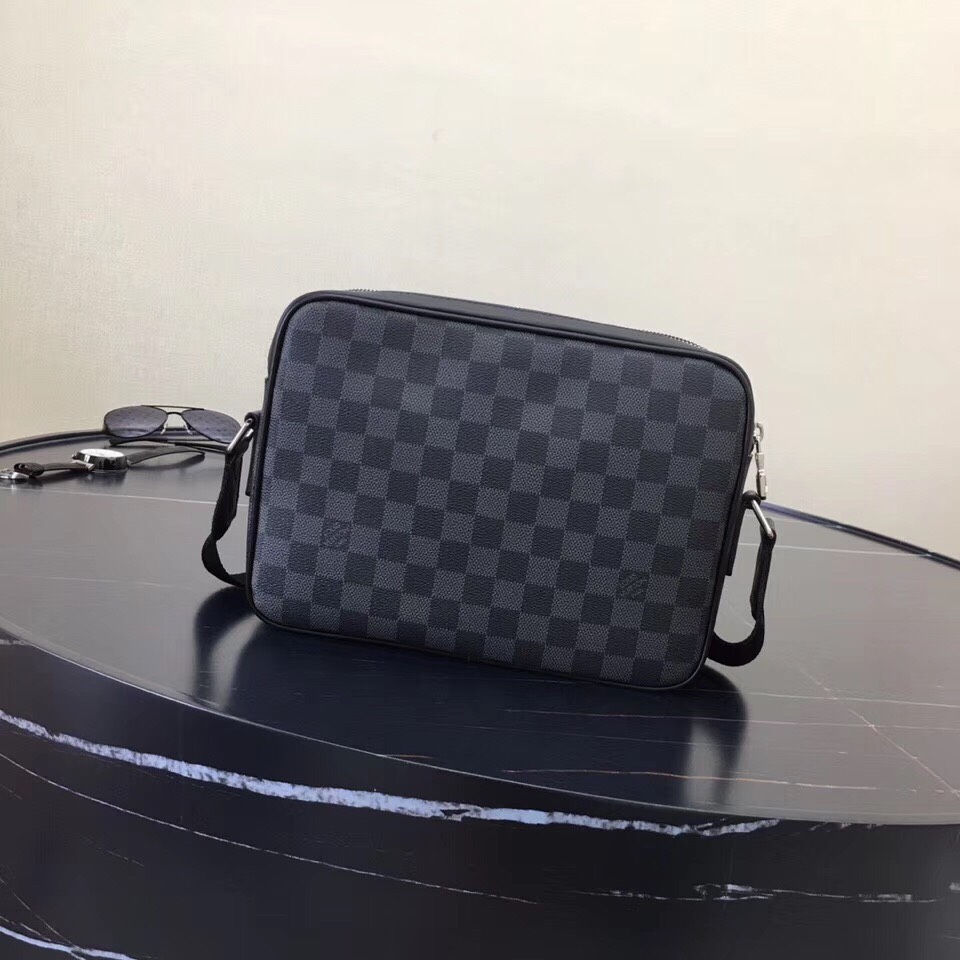 Túi Xách Nam Louis Vuitton Siêu Cấp TXNLV0099 5982e46d3c62d83c8173 510x510 - Túi Xách Nam Louis Vuitton Siêu Cấp TXNLV0099