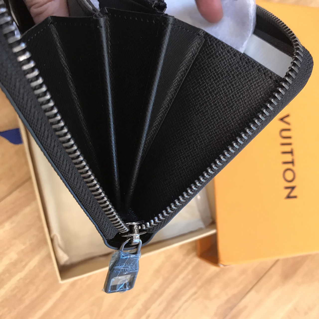 Ví Nam Louis Vuitton Siêu Cấp MSLV0085 7216f4f7fcf11baf42e0 510x510 - Ví Nam Louis Vuitton Siêu Cấp MSLV0085