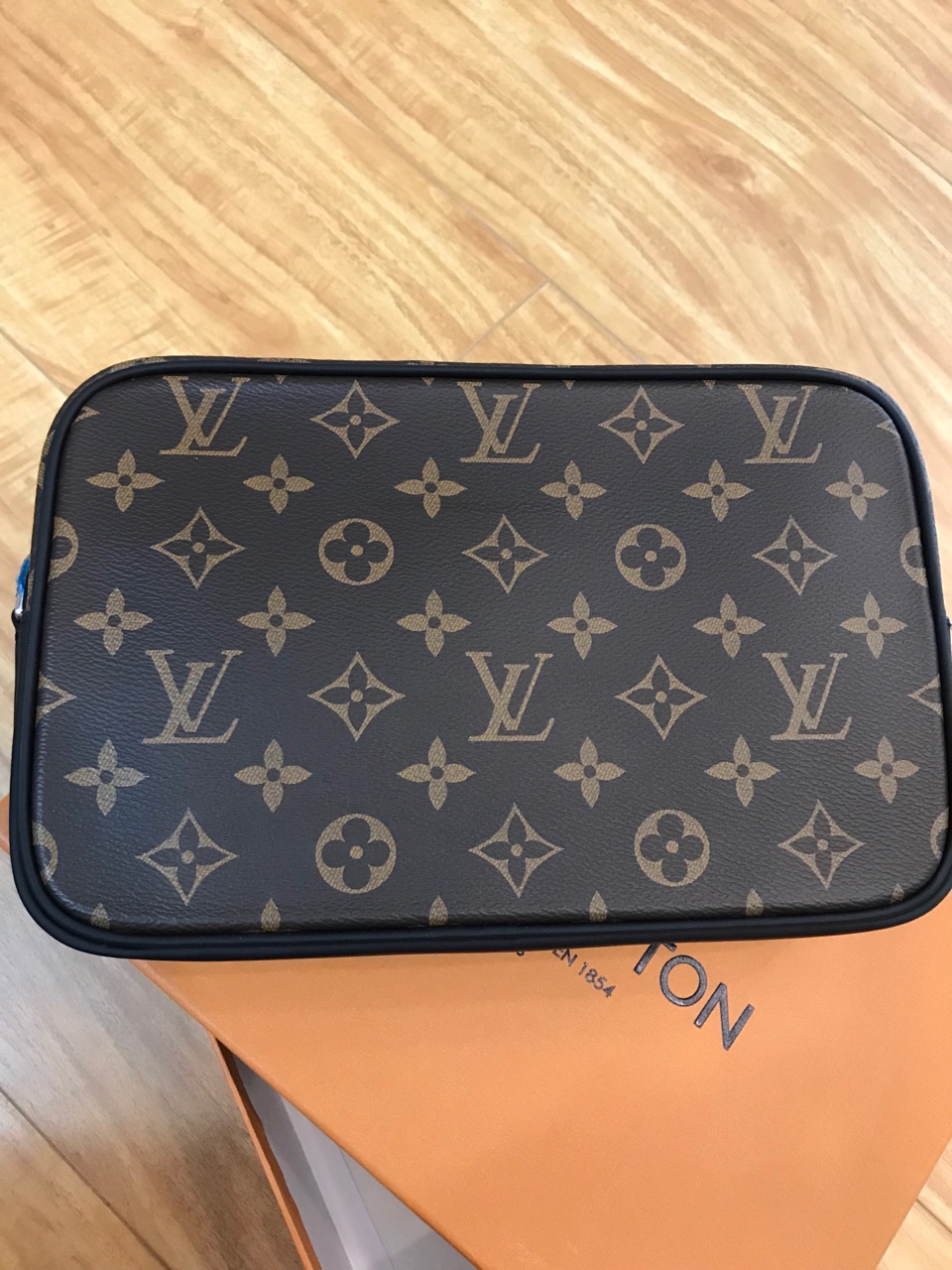 Túi Xách Nam Louis Vuitton Siêu Cấp MSLV0051 8f3d7aec8ca16bff32b0 Copy 510x680 - Túi Xách Nam Louis Vuitton Siêu Cấp MSLV0051