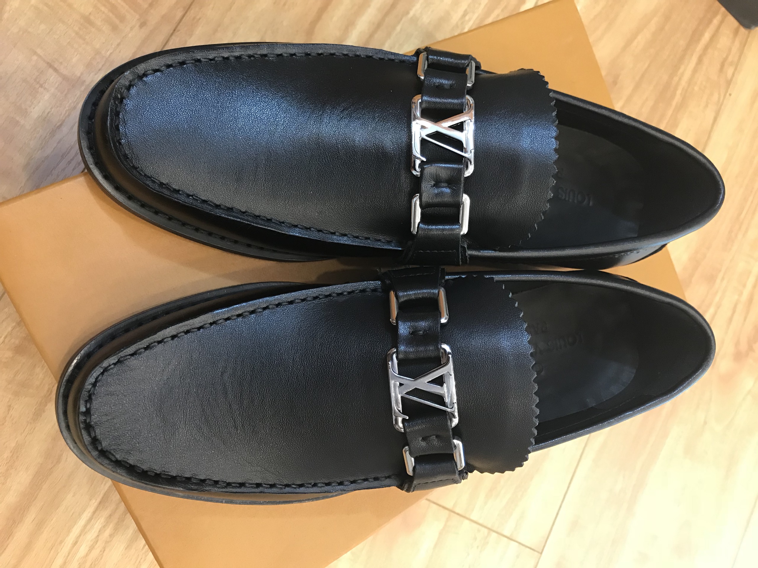 Giày Nam Louis Vuitton Siêu Cấp MSLV0077 a768a346381cdf42860d 510x383 - Giày Nam Louis Vuitton Siêu Cấp MSLV0077