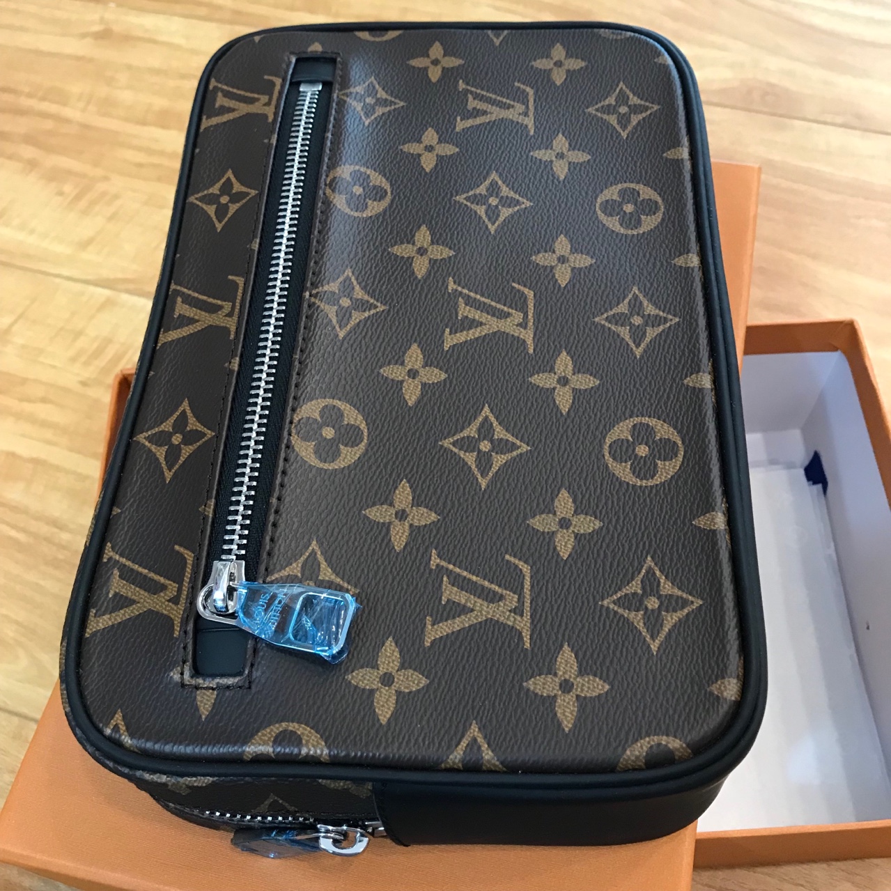 Túi Xách Nam Louis Vuitton Siêu Cấp MSLV0051 e1c82d66db2b3c75653a Copy 510x510 - Túi Xách Nam Louis Vuitton Siêu Cấp MSLV0051