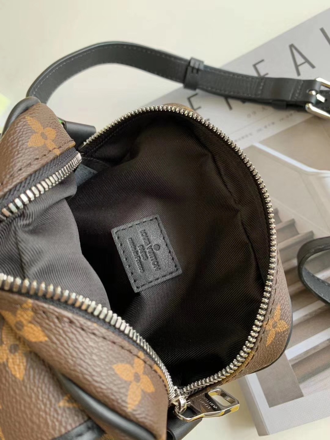 Túi xách nam Louis Vuitton Siêu Cấp TXNLV1190 19592a91bdd6418818c7 510x680 - Túi xách nam Louis Vuitton Siêu Cấp TXNLV1190