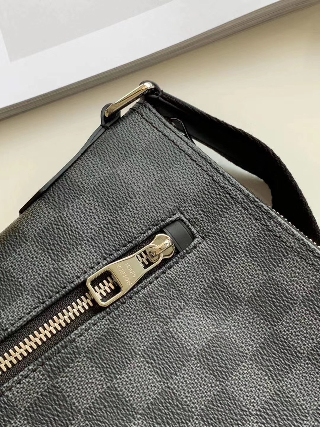 Túi xách nam Louis Vuitton Siêu Cấp TXNLV1191 4388fdc16a8696d8cf97 510x680 - Túi xách nam Louis Vuitton Siêu Cấp TXNLV1191
