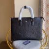 Túi xách nam Louis Vuitton Siêu Cấp TXNLV1193 476933641932e56cbc23 100x100 - Túi xách nam Louis Vuitton Siêu Cấp TXNLV1193