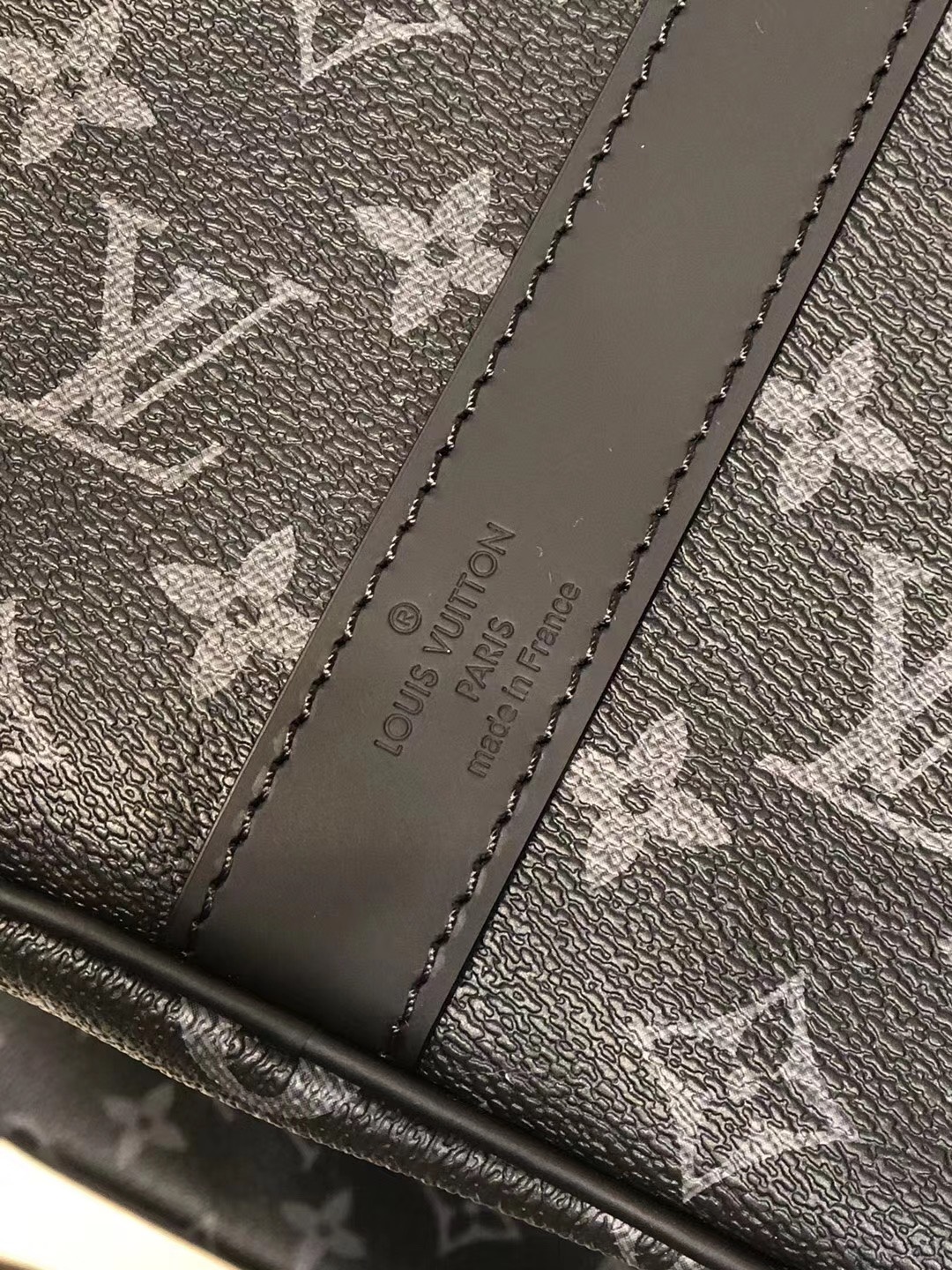 Túi xách nam Louis Vuitton Siêu Cấp TXNLV1150 4a33e92f01d4fc8aa5c5 510x680 - Túi xách nam Louis Vuitton Siêu Cấp TXNLV1150
