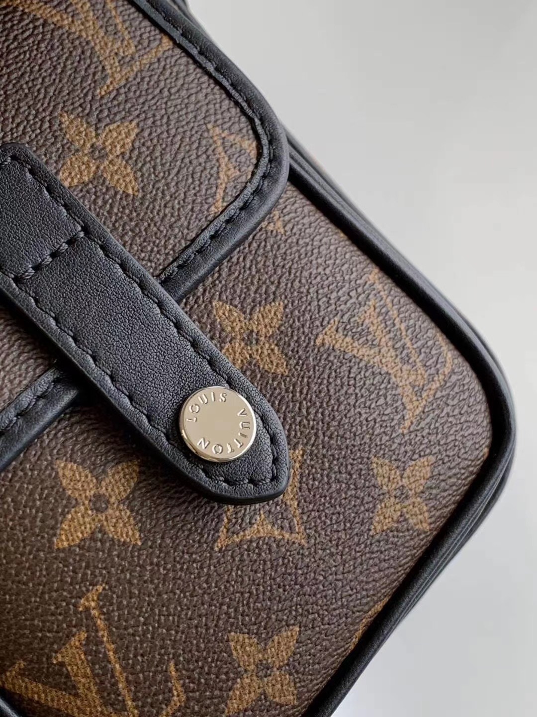 Túi xách nam Louis Vuitton Siêu Cấp TXNLV1190 a7666292f5d5098b50c4 510x680 - Túi xách nam Louis Vuitton Siêu Cấp TXNLV1190
