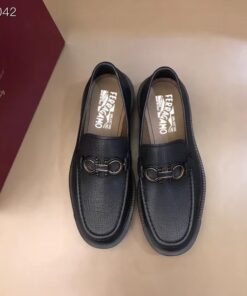 Giày nam Salvatore Ferragamo Siêu cấp MSSVT1214 b047e53fa851540f0d40 247x296 - Giày nam Salvatore Ferragamo Siêu cấp MSSVT1214