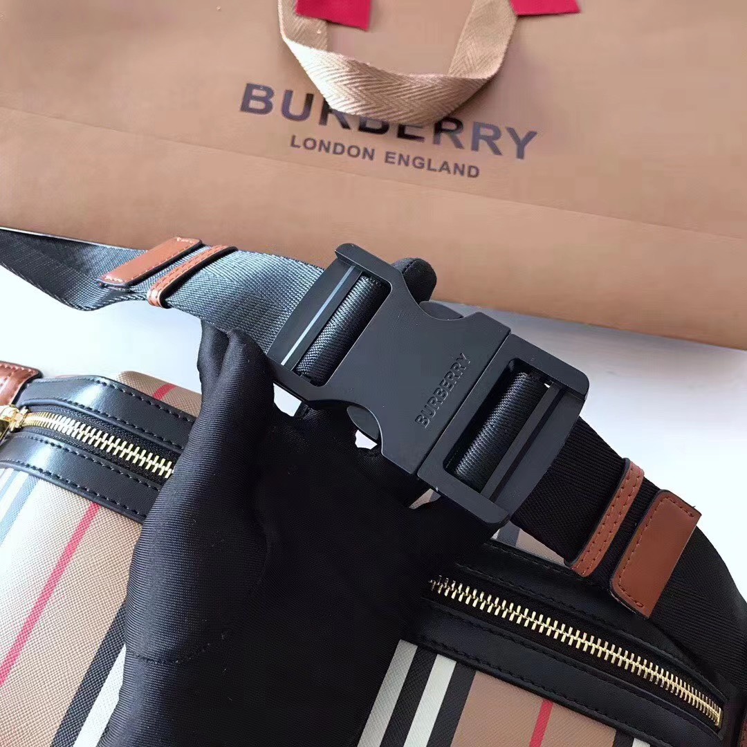 Túi xách nam Burberry Siêu Cấp TXNBBR1186 c5a7f68a63cd9f93c6dc 510x510 - Túi xách nam Burberry Siêu Cấp TXNBBR1186