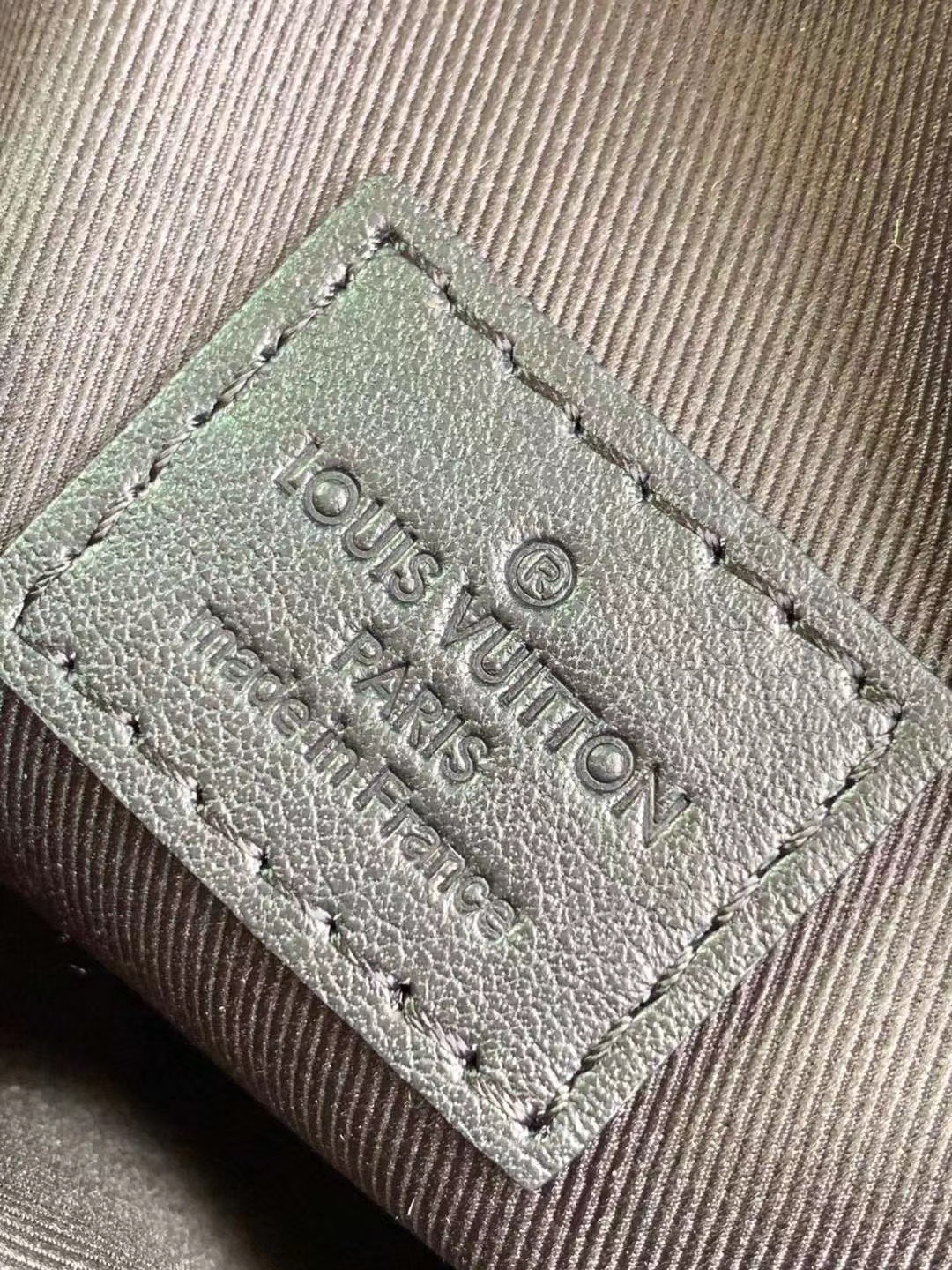 Túi xách nam Louis Vuitton Siêu Cấp TXNLV1190 ce2fdee449a3b5fdecb2 510x680 - Túi xách nam Louis Vuitton Siêu Cấp TXNLV1190