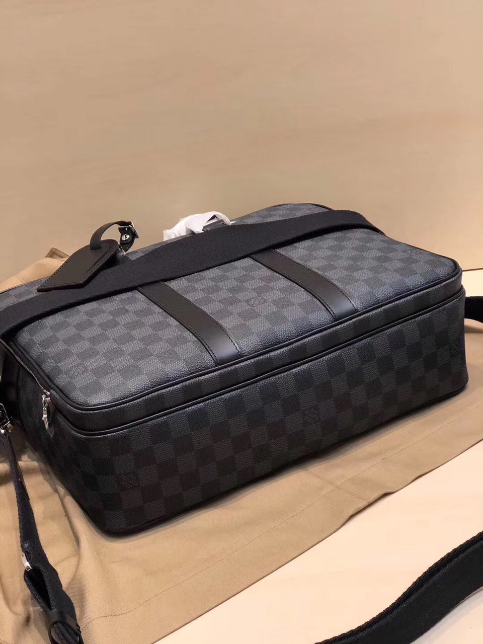 Túi xách nam LV Siêu Cấp TXNLV1225 292066d2d82c24727d3d 510x680 - Túi xách nam LV Siêu Cấp TXNLV1225