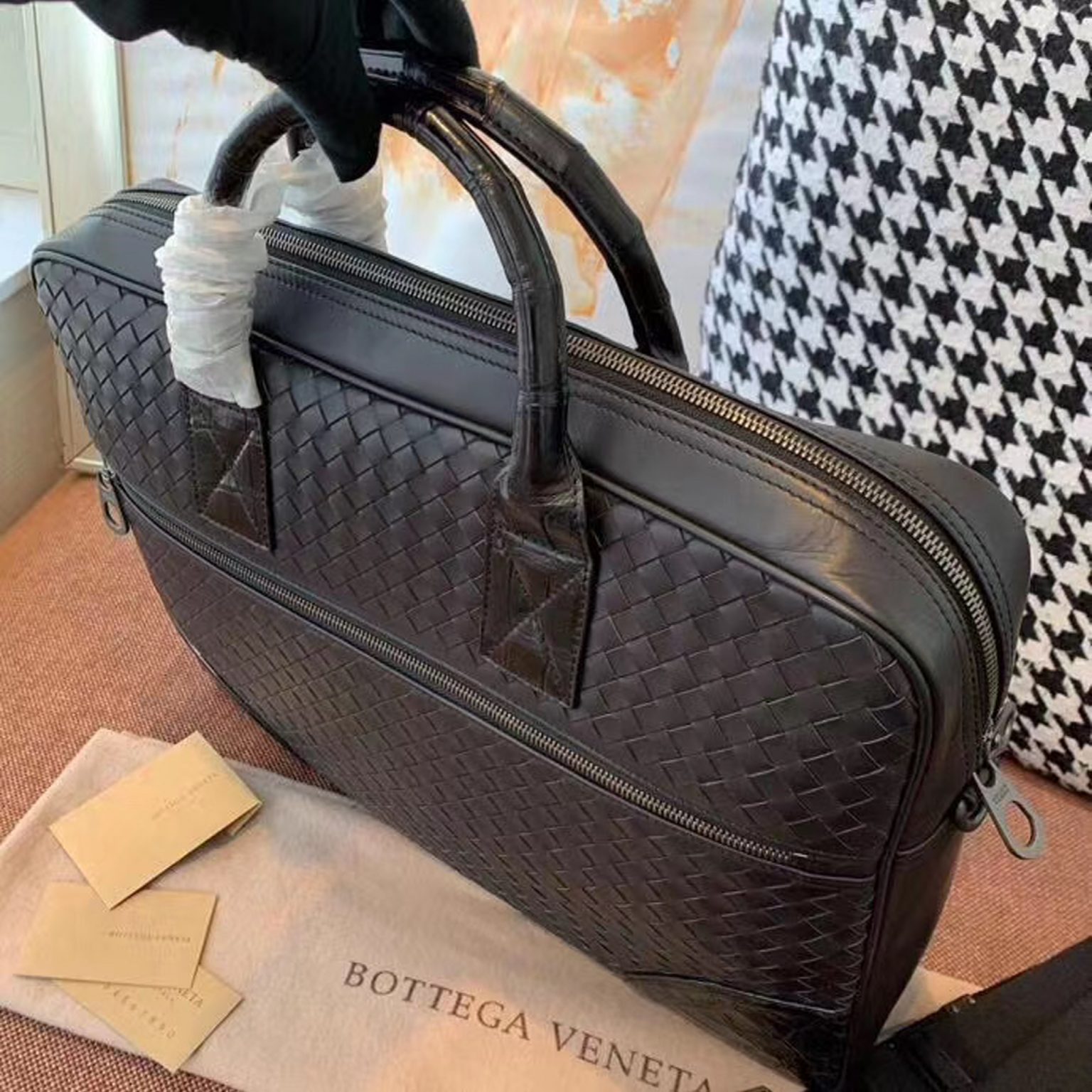 6300289fb4cc4b9212dd 1536x1536 - Túi xách nam Bottega Veneta Siêu Cấp TXNSC1289