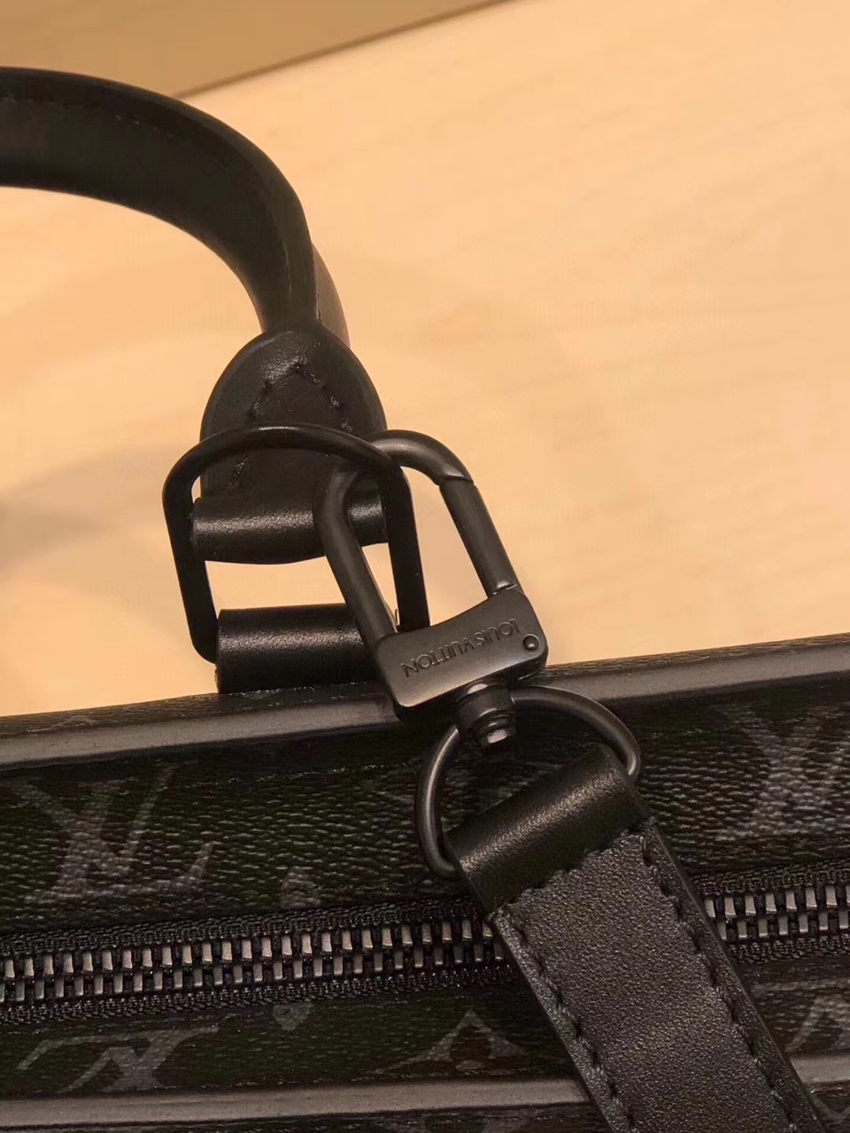 Túi xách nam LV Siêu Cấp TXNLV1226 6bfcd61a68e494bacdf5 510x680 - Túi xách nam LV Siêu Cấp TXNLV1226