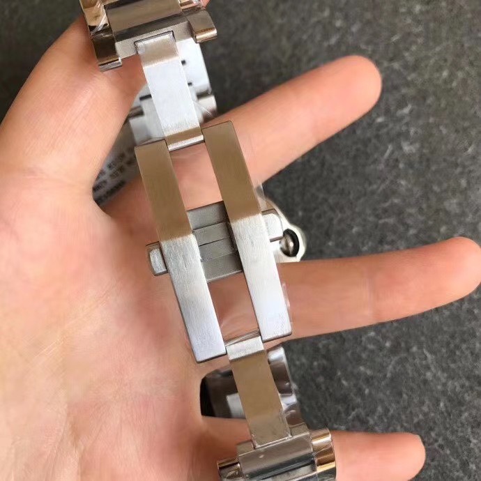 Đồng hồ nam Cartier Siêu Cấp DHSC1374 z2121052240032 9a5cbd08b4ffb84bffaa4de401d62365 510x510 - Đồng hồ nam Cartier Siêu Cấp DHSC1374