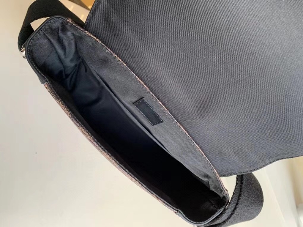 Túi xách nam Louis Vuitton Siêu cấp TXNSC1381 z2126966741536 e58c26eaef97cfe3471cab40560b9d9e 510x382 - Túi xách nam Louis Vuitton Siêu cấp TXNSC1381