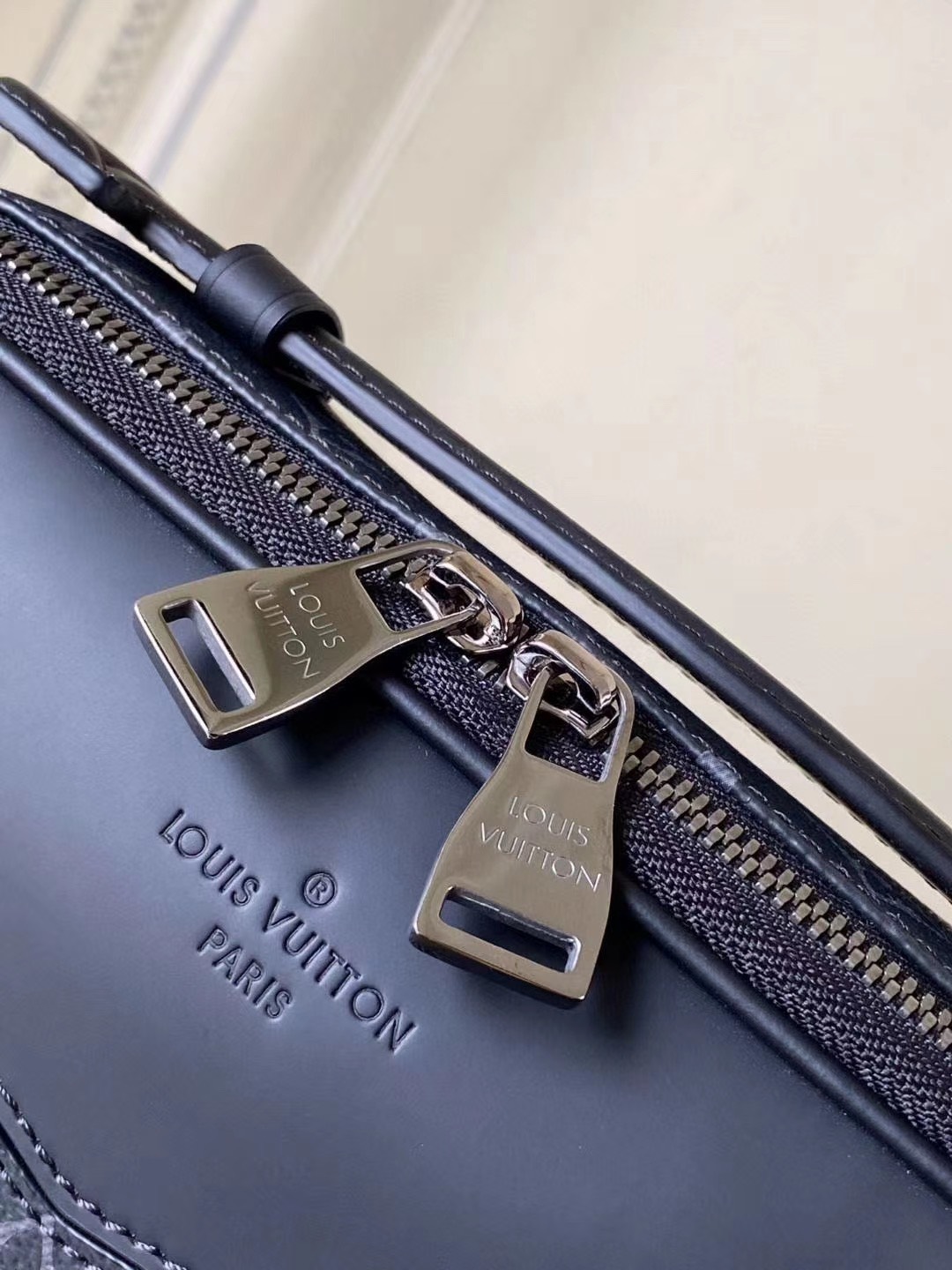 Túi xách nam Louis Vuitton Siêu cấp TXNSC1388 z2132855565621 518536a2350d3dbe8b7b8cd41f30aafd 510x680 - Túi xách nam Louis Vuitton Siêu cấp TXNSC1388