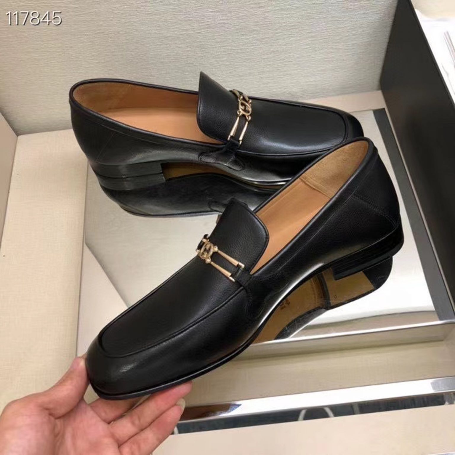 z2156475715739 e8fabdc4893f837d2be4716c8c5ef808 1536x1536 - Giày nam Gucci siêu cấp MSSC1402